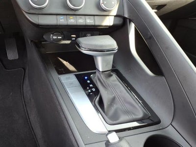 2025 Hyundai ELANTRA SE IVT