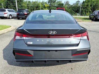 2025 Hyundai ELANTRA SE IVT