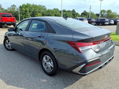 2025 Hyundai ELANTRA SE IVT