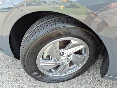 2025 Hyundai ELANTRA SE IVT
