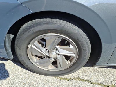 2025 Hyundai ELANTRA SE IVT