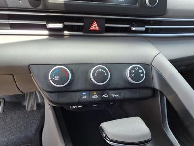 2025 Hyundai ELANTRA SE IVT