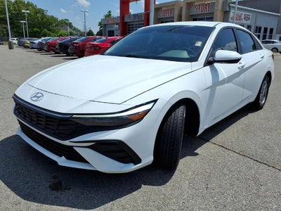 2025 Hyundai ELANTRA SE IVT