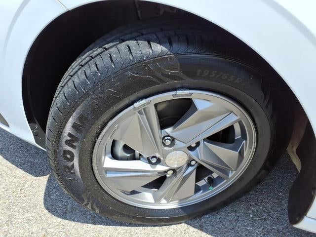 2025 Hyundai Elantra SE - Photo 19