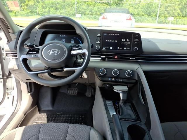 2025 Hyundai ELANTRA SE IVT